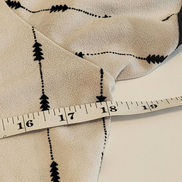 50th Street Petite Women's MP White and Black Blouse w/Gold Zipper Pockets EUC - Picture 10 of 12